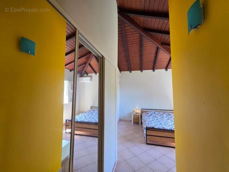 Maison à BAIE-MAHAULT