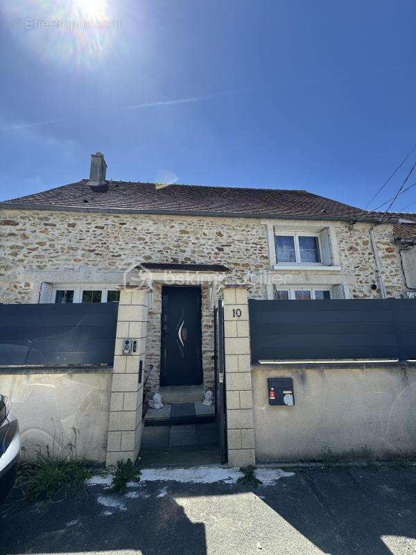 Maison à ROZAY-EN-BRIE