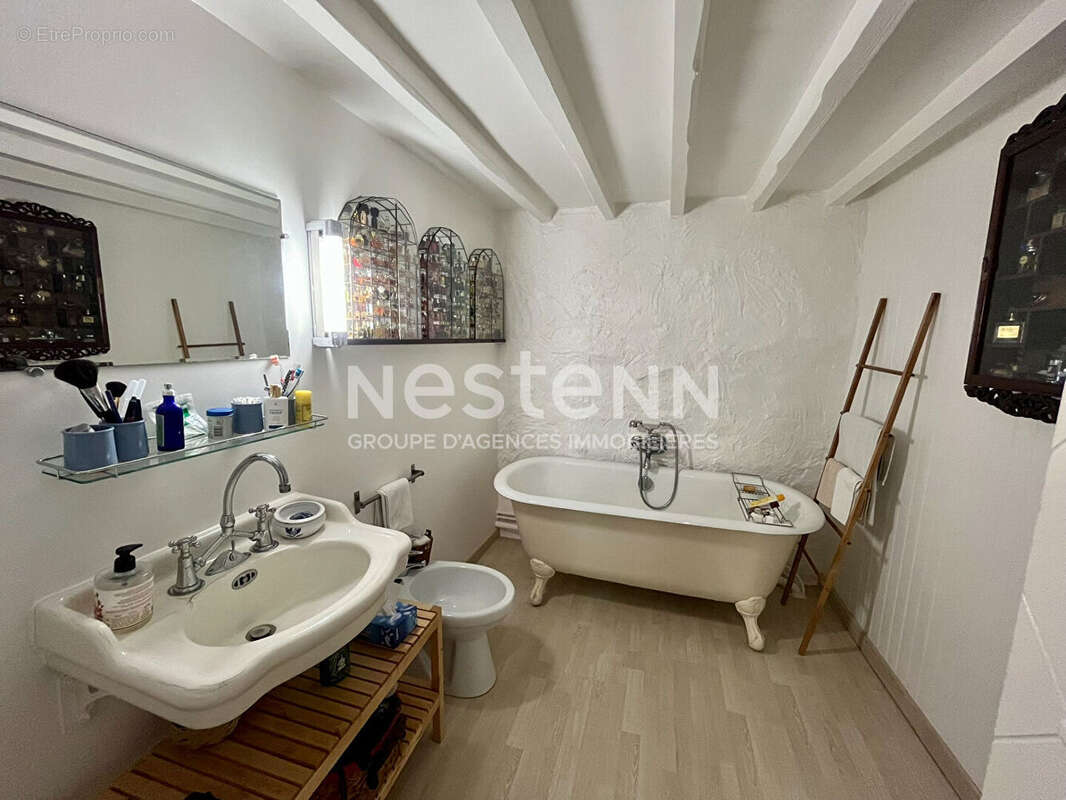 Maison en pierre de caractère rénovée de 185 m² à Fajac-en-Val, 20 km de Carcassonne, 4 chambres, bureaux, cadre naturel au calm - photo 11