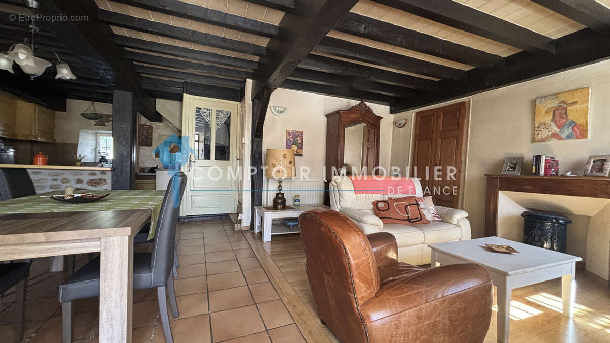 Maison à MONTFERRAT