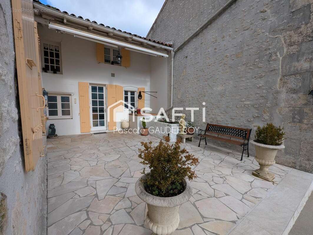 Photo 3