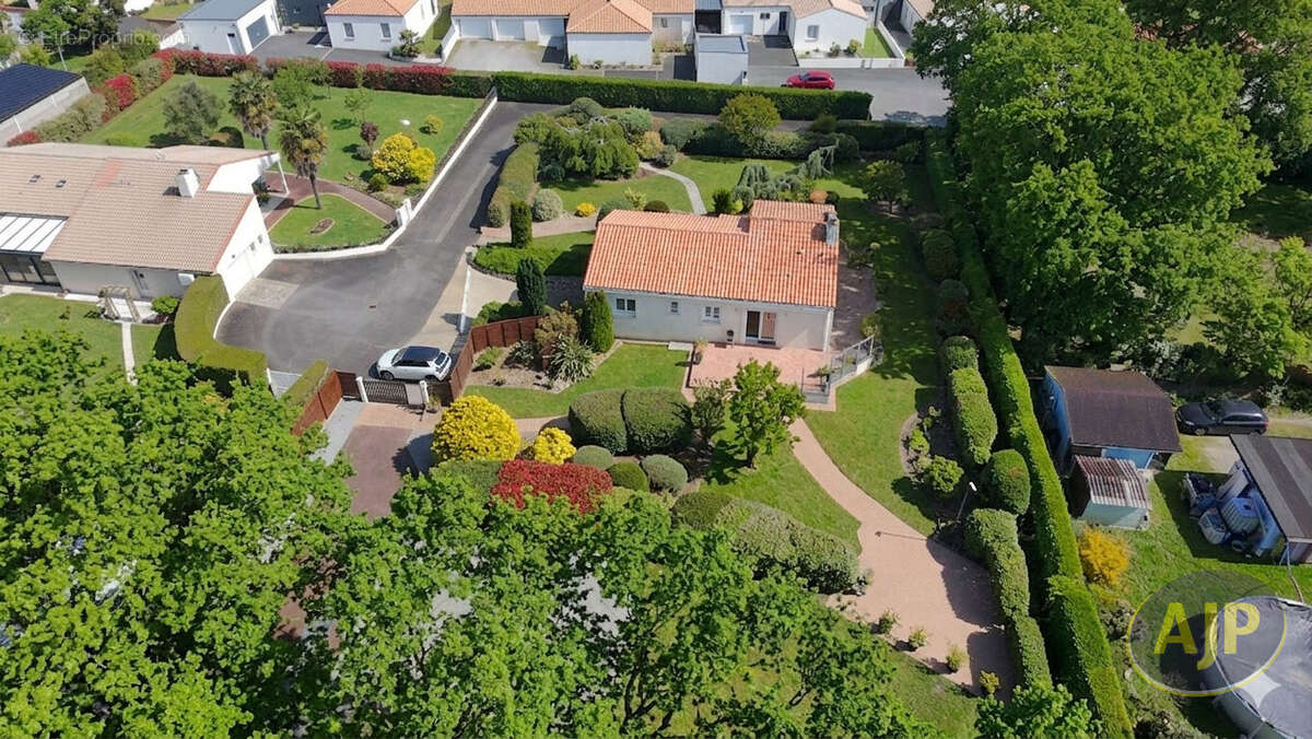 Maison à ROCHESERVIERE