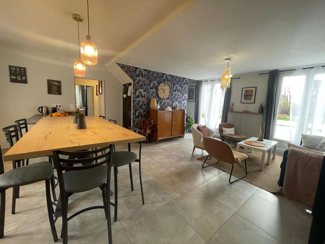 Maison à PLAIMPIED-GIVAUDINS