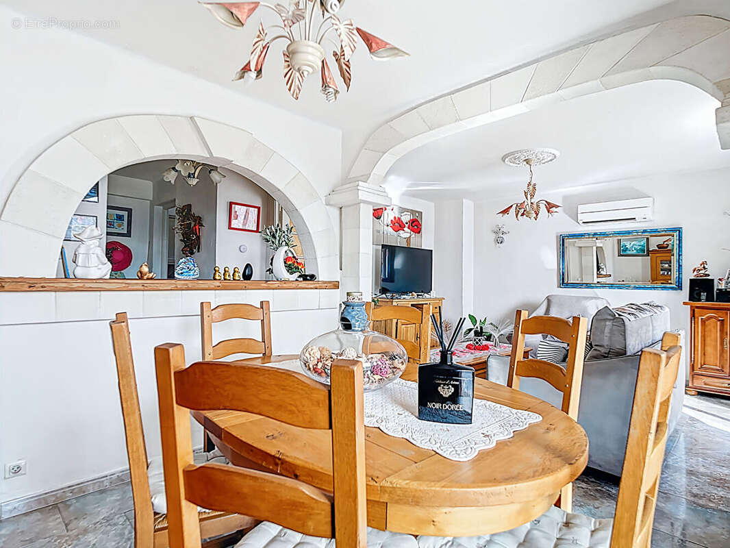 A vendre superbe Appartement 2 pièces de 54 m2  à Marseille - Secteur Bon Secours - photo 4