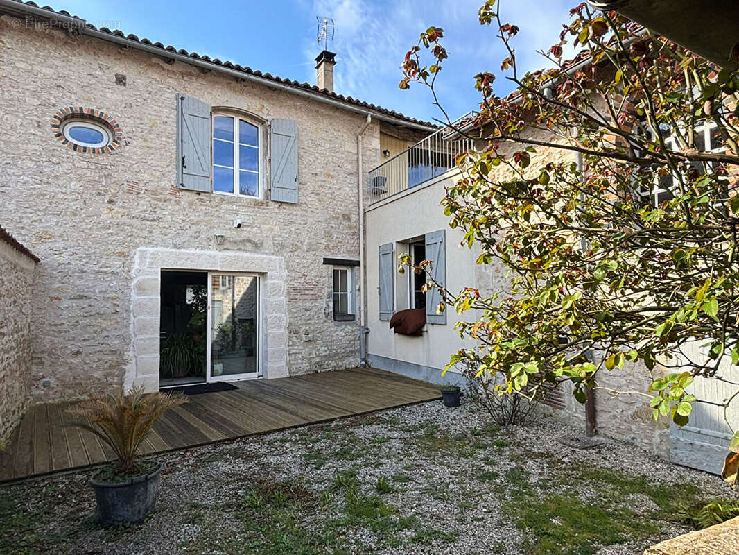 Maison à CHARROUX