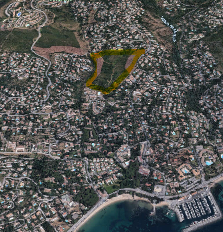 Terrain à LES ISSAMBRES