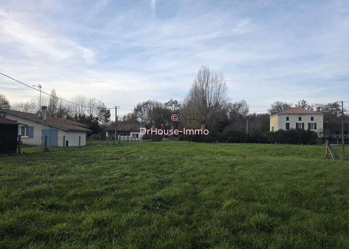 Terrain à LERM-ET-MUSSET
