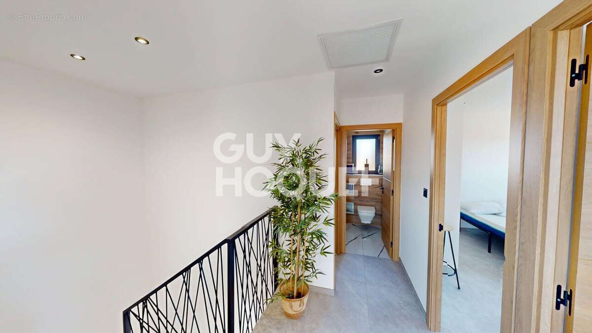 THUIR, à vendre maison récente contemporaine, 5 pièces avec garage, jardin et piscine. - photo 12