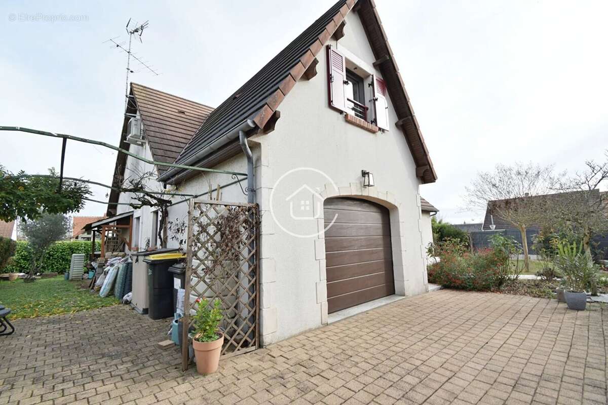 Maison à LA CHAUSSEE-SAINT-VICTOR