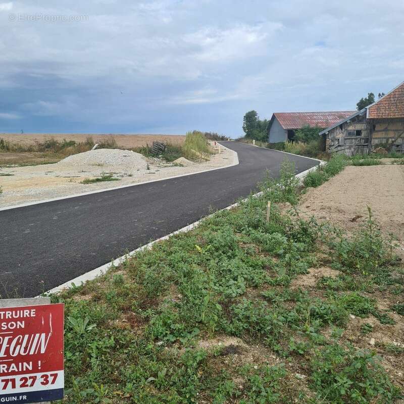 Terrain 2742 m² à Onjon  - photo 2