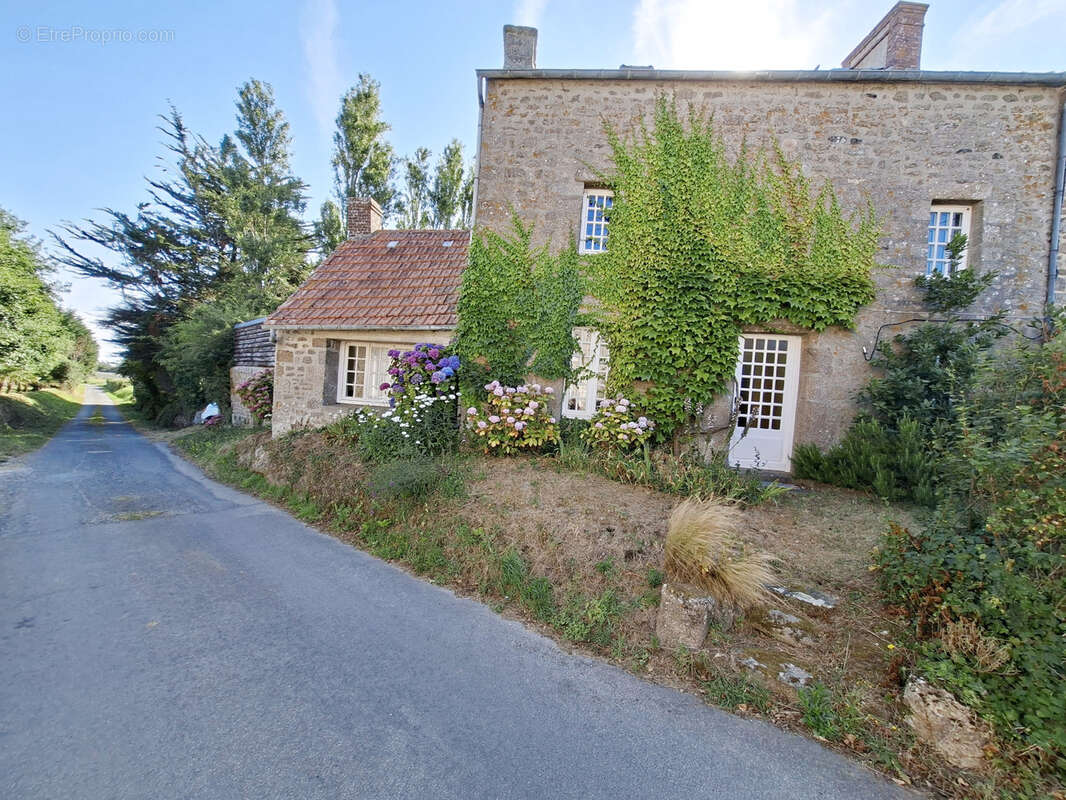 Maison à MONTFARVILLE