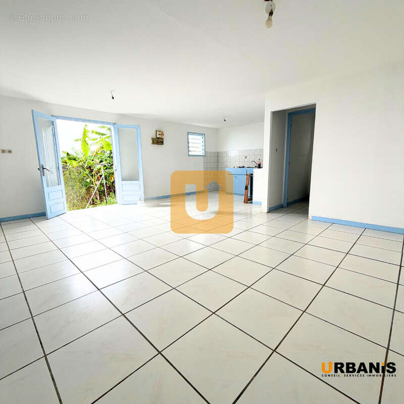 Maison à LES TROIS-BASSINS