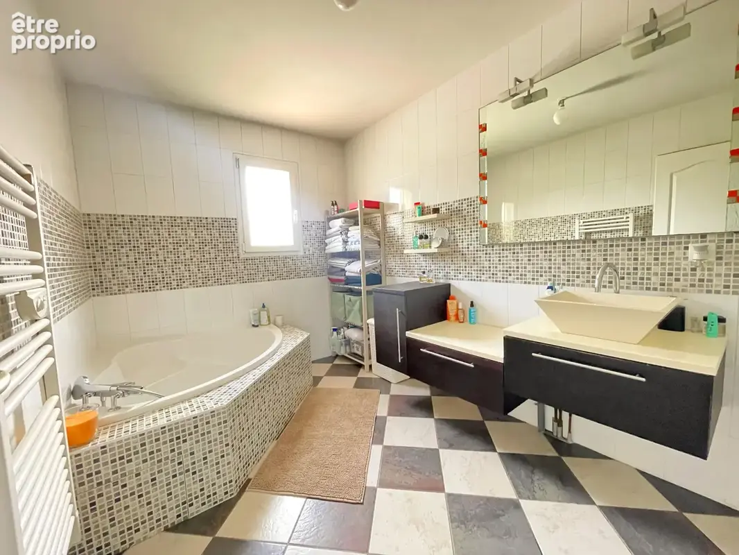 Villa avec piscine dans l'un des secteurs les plus prisés d'Irigny - photo 19