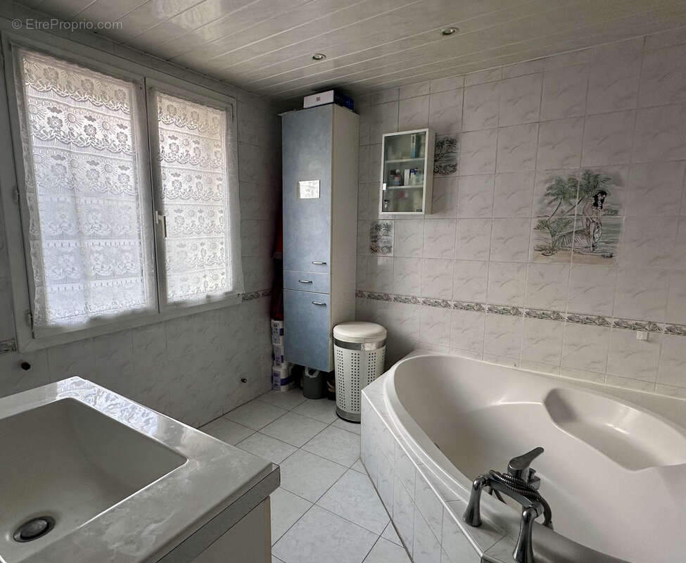 Maison à BAGNOLS-SUR-CEZE