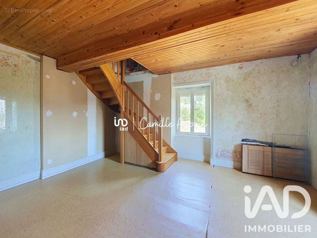 Maison 174 m² à Chambost-Longessaigne  - photo 6
