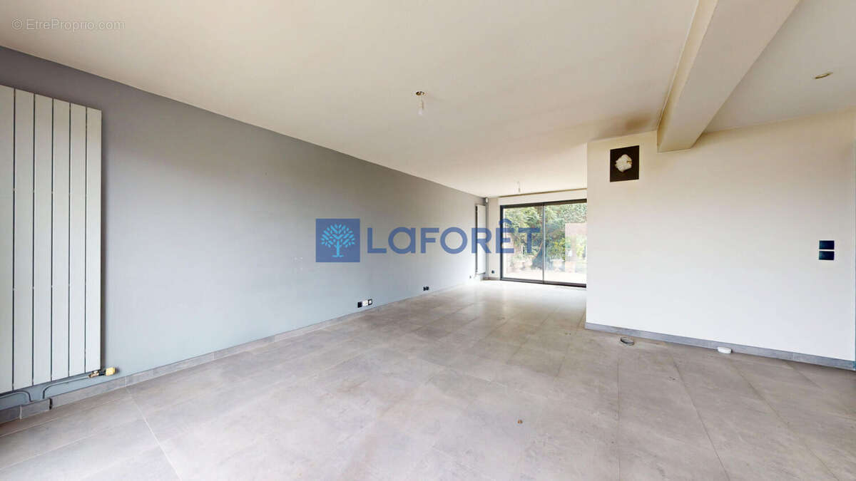 Maison à PARAY-VIEILLE-POSTE