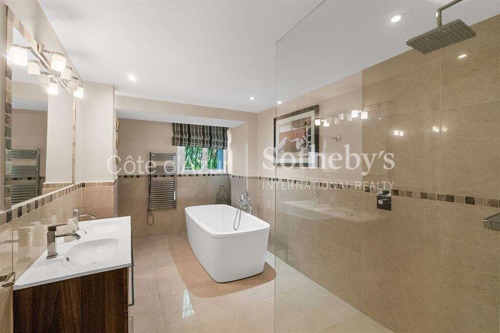 Maison à MANDELIEU-LA-NAPOULE