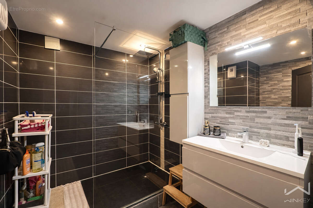 Appartement à SAINT-PAUL-TROIS-CHATEAUX