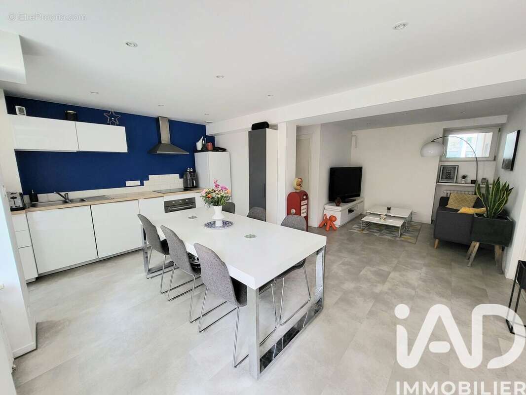 Photo 3 - Appartement à SAINT-JUST-SAINT-RAMBERT