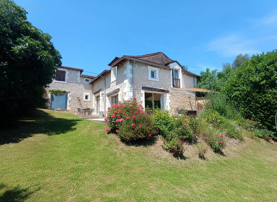 Maison à NEUVIC