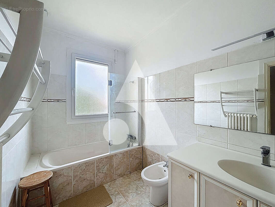 Maison à CHAMPFORGEUIL