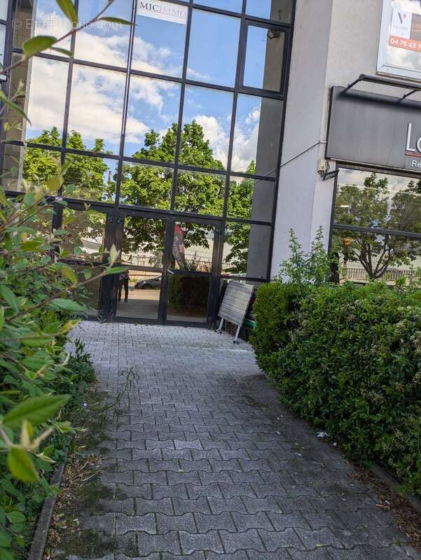 Dpt Isère (38), à vendre GRENOBLE Bureaux (ou à louer) - photo 2