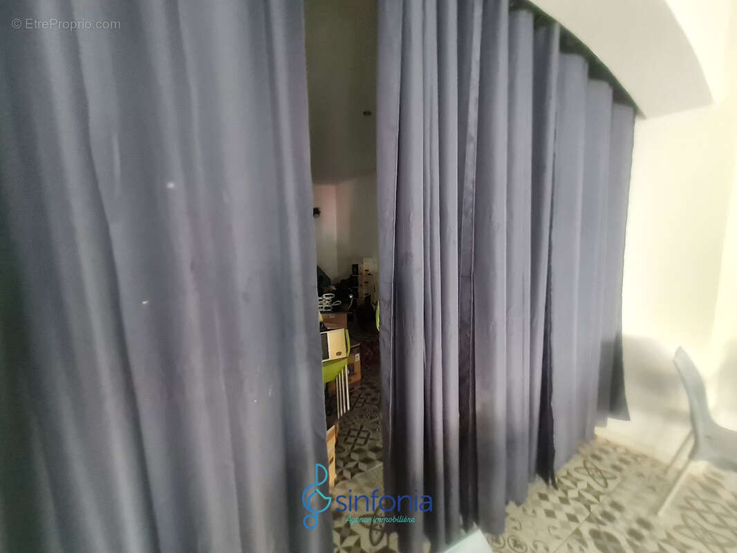 Commerce à REMOULINS