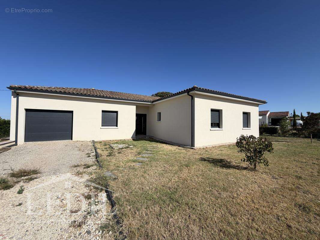 Maison récente de plain pied avec garage et jardin - photo 4