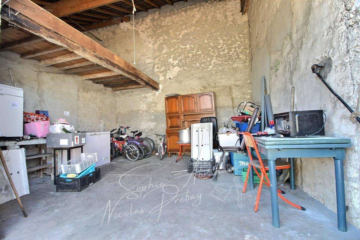 Maison en pierres avec grand terrain et grange - photo 10