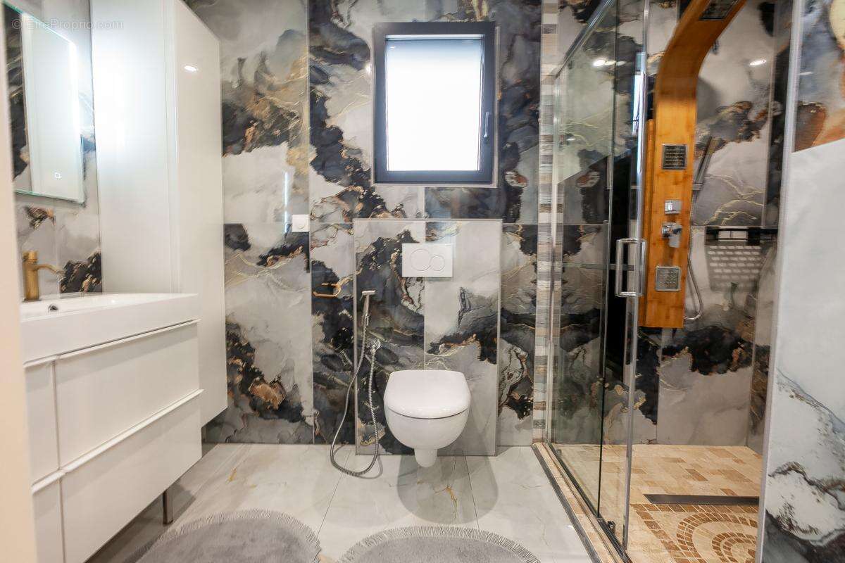 Maison à SAINT-ETIENNE-DE-MONTLUC