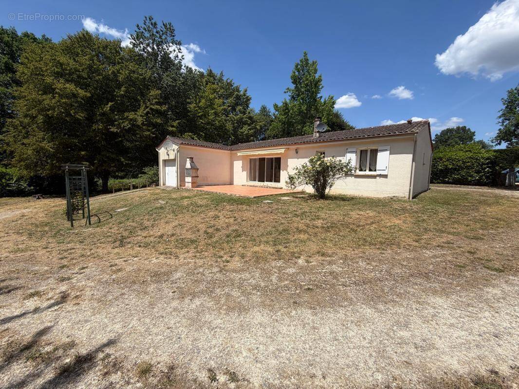 Maison à PRESSIGNAC-VICQ