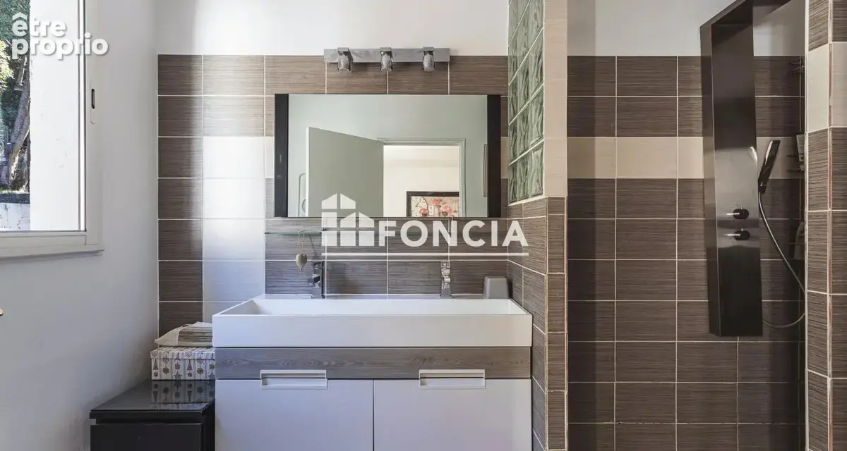 Bormes-les-mimosas – propriété avec piscine – 4 chambres – terrain 2 610 m² - photo 11