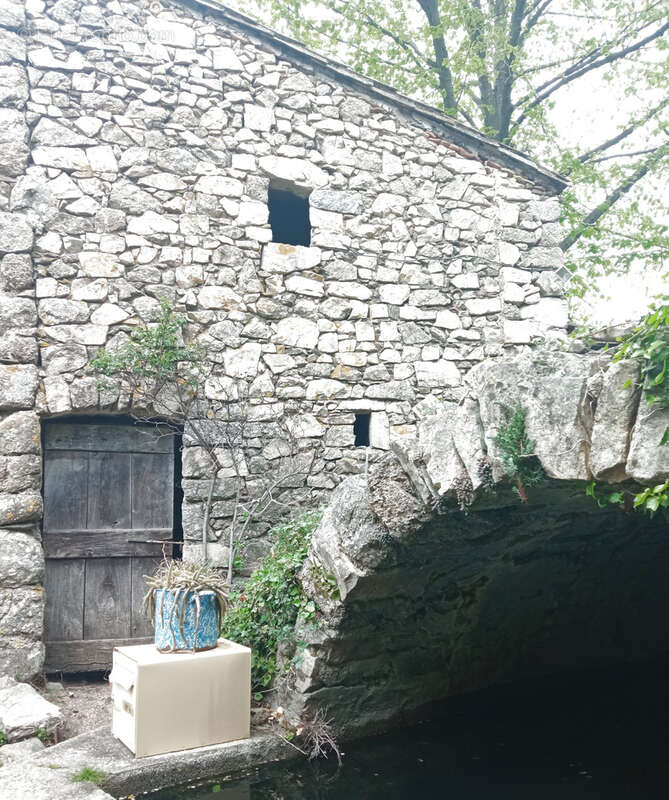 Maison à SAINT-ROMAN-DE-CODIERES