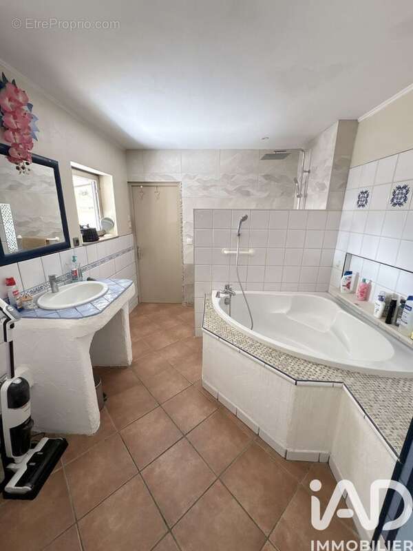 Maison 100 m² à Saint-Amand-Les-Eaux  - photo 5