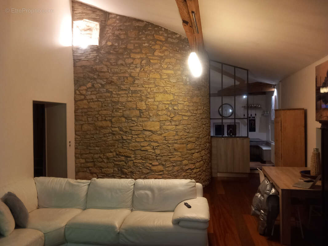 Appartement à COLLONGES-AU-MONT-D'OR