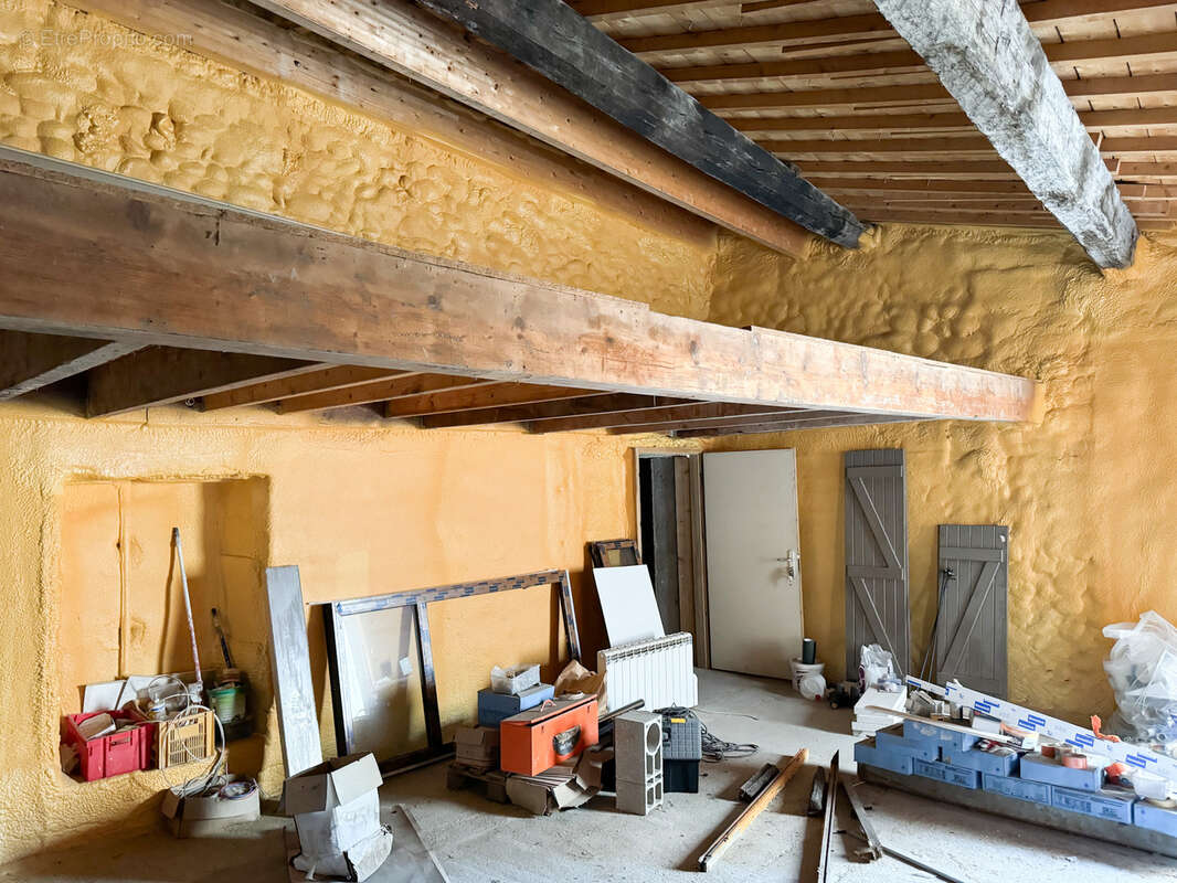 Appartement à SAINT-LAURENT-DU-PAPE