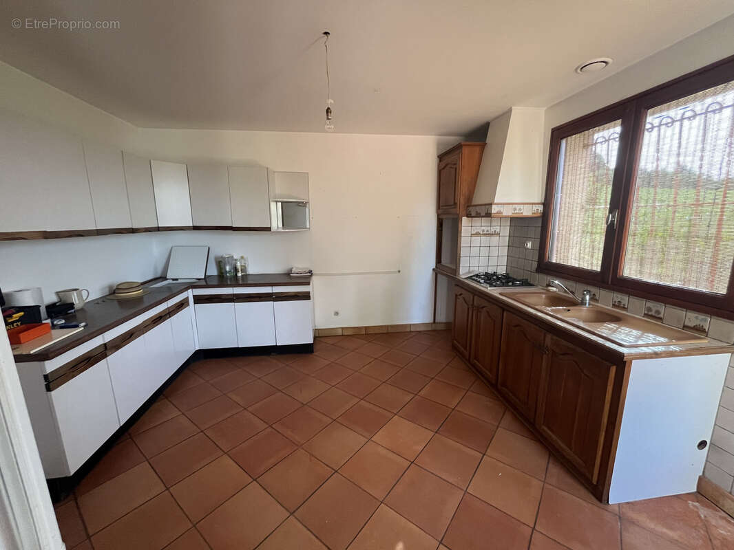 Maison de 140 m2 avec terrasse, balcon et jardin 1300 M2 - photo 9