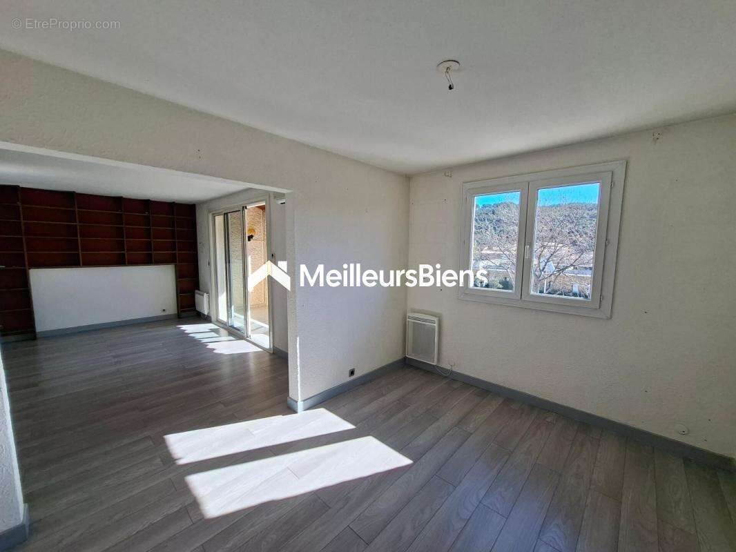 Appartement à SAINT-CYR-SUR-MER