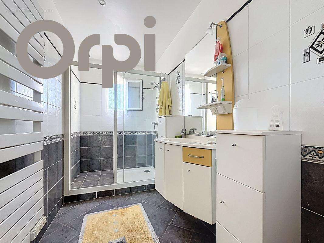 Maison à LES ISSAMBRES