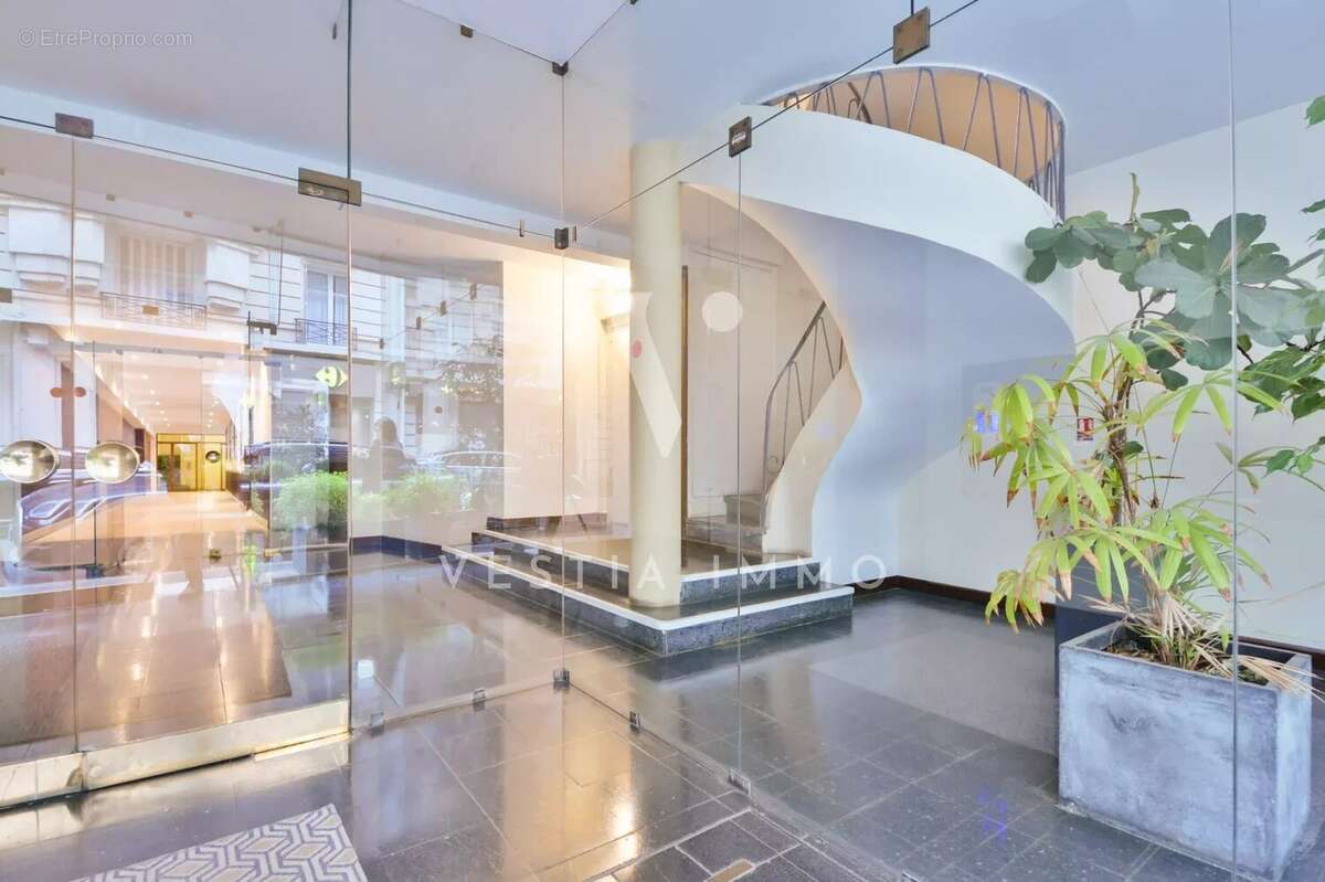 Appartement à PARIS-17E