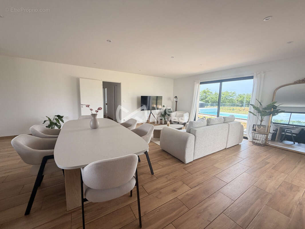 Maison 114 m² à Castres  - photo 2