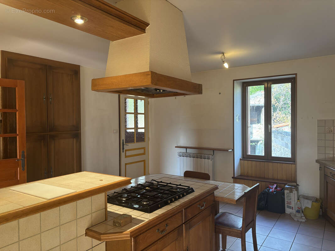 Appartement à SAINT-JULIEN-MOLIN-MOLETTE