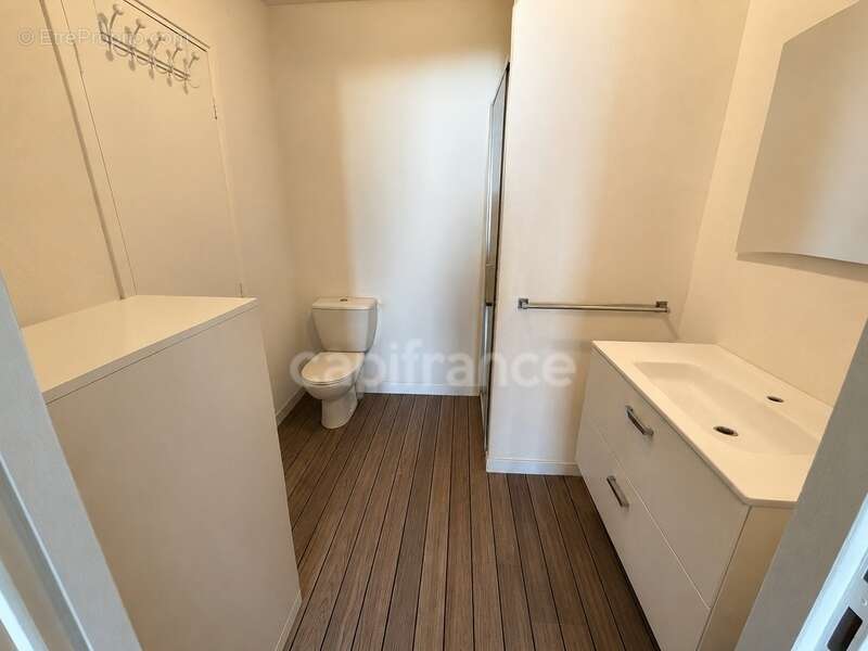 AJACCIO (20), appartement T2, terrasse, vue dégagée, secteur rocade proche commerces - photo 4