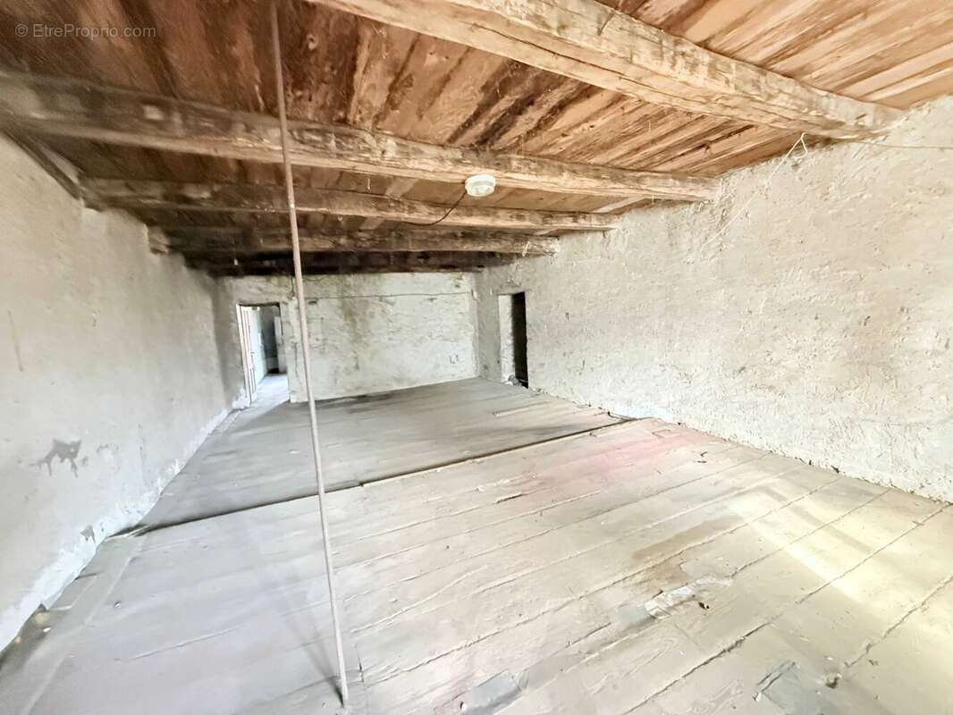 Charmante petite ferme-château entièrement à rénover - photo 13