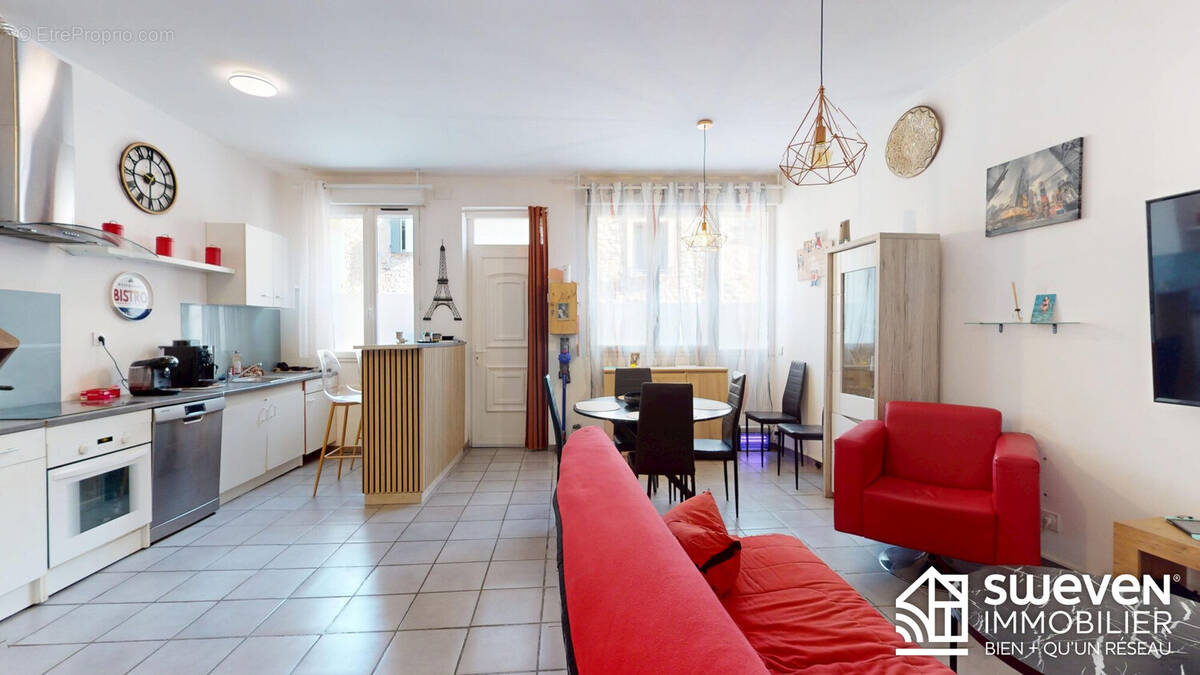 Maison à PEZILLA-LA-RIVIERE