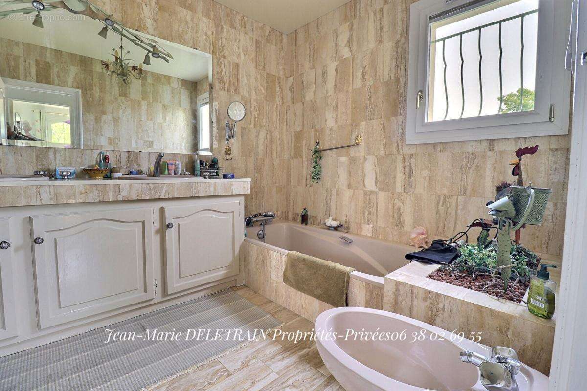 Maison à SAINT-MAGNE-DE-CASTILLON