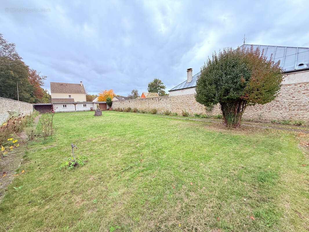 Maison à LA QUEUE-LES-YVELINES