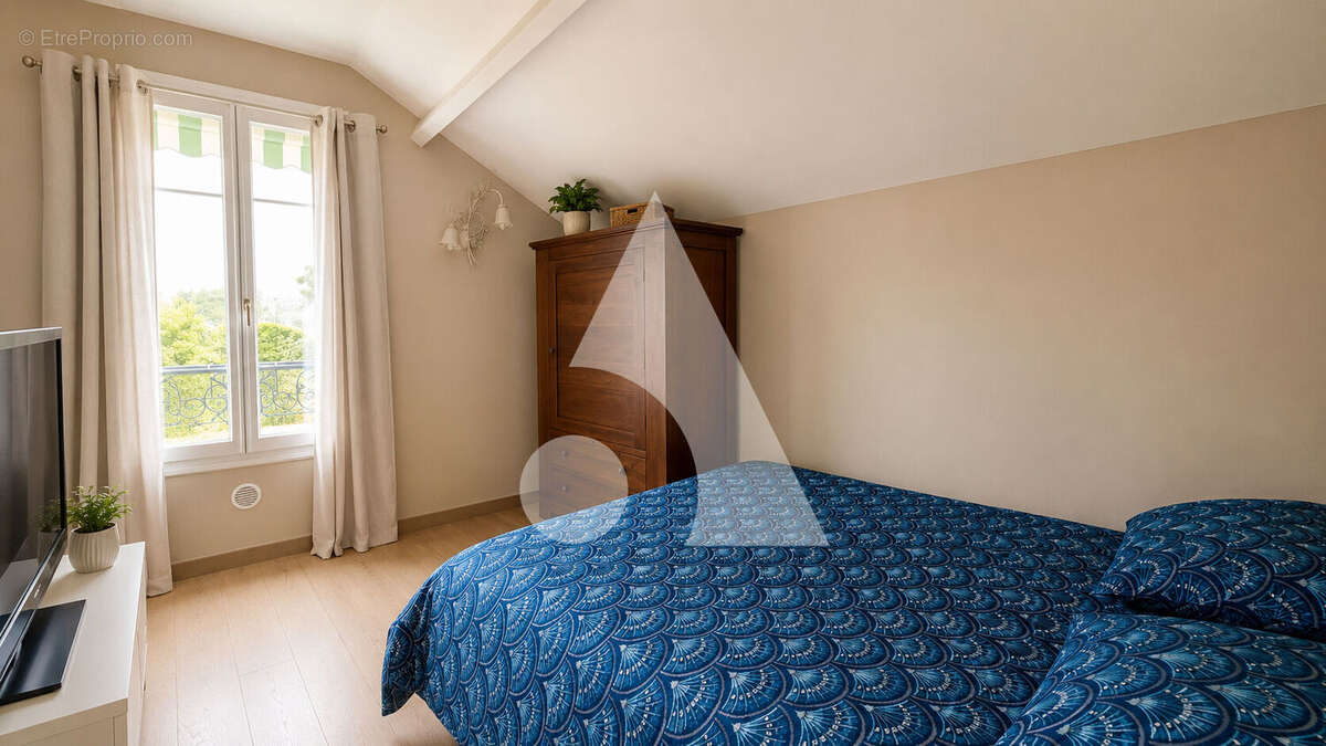 Maison à CONDE-SAINTE-LIBIAIRE