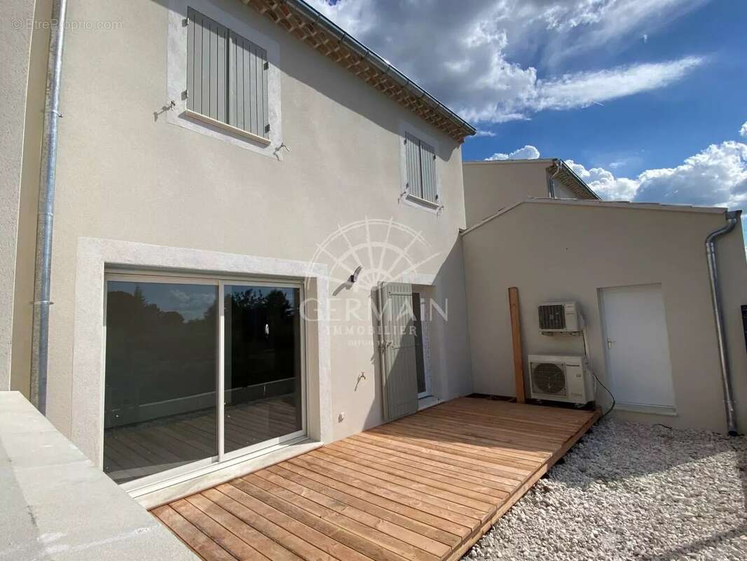 Maison à PERNES-LES-FONTAINES