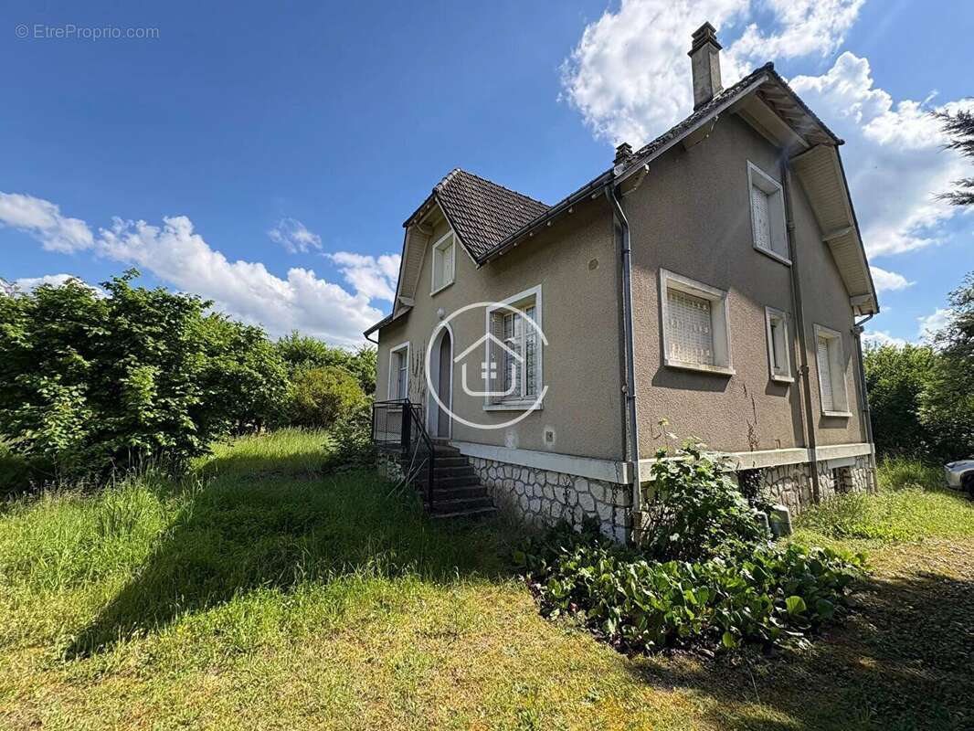 Maison à LES MONTILS